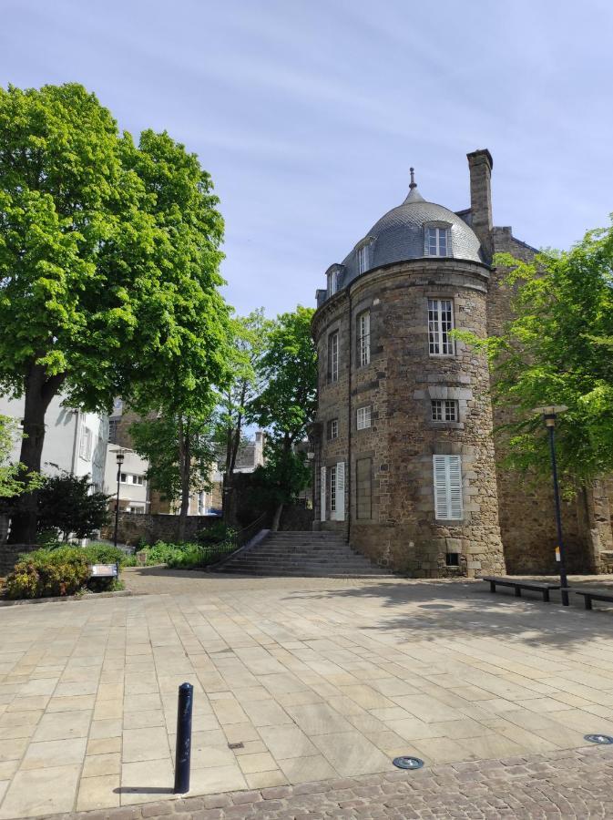 Aux Trois Palmiers Panzió Saint-Brieuc Kültér fotó