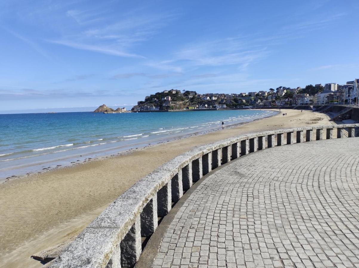 Aux Trois Palmiers Panzió Saint-Brieuc Kültér fotó